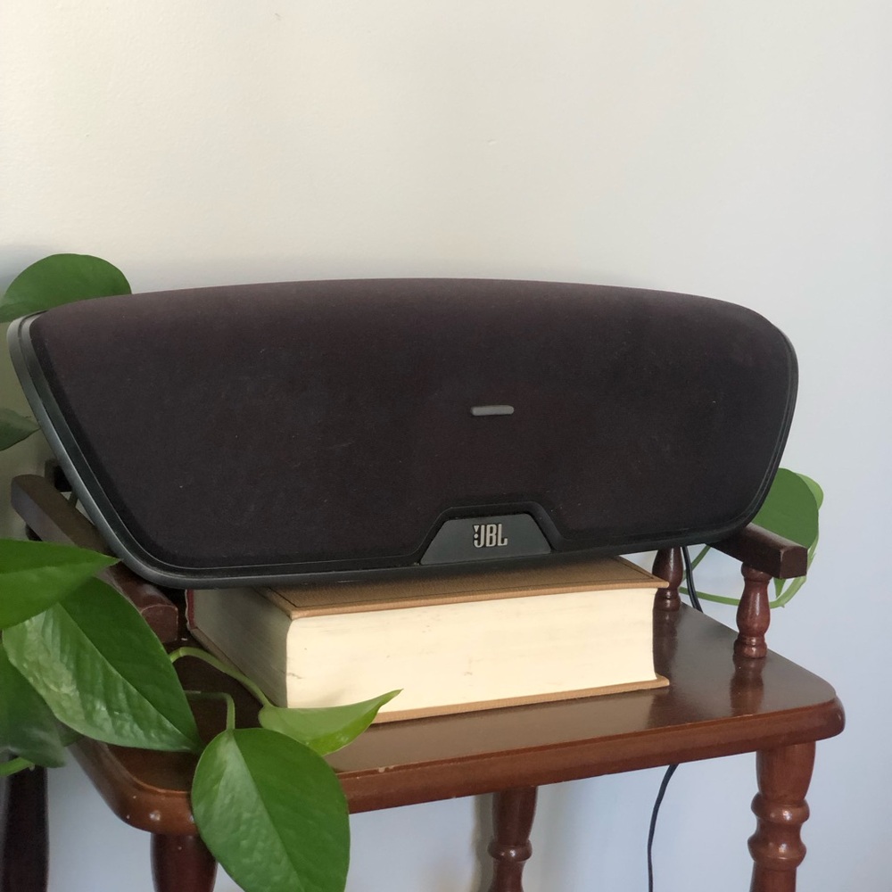 JBL OnBeat Venue LT Bluetooth Wireless Speaker Dock with Lightning Connector